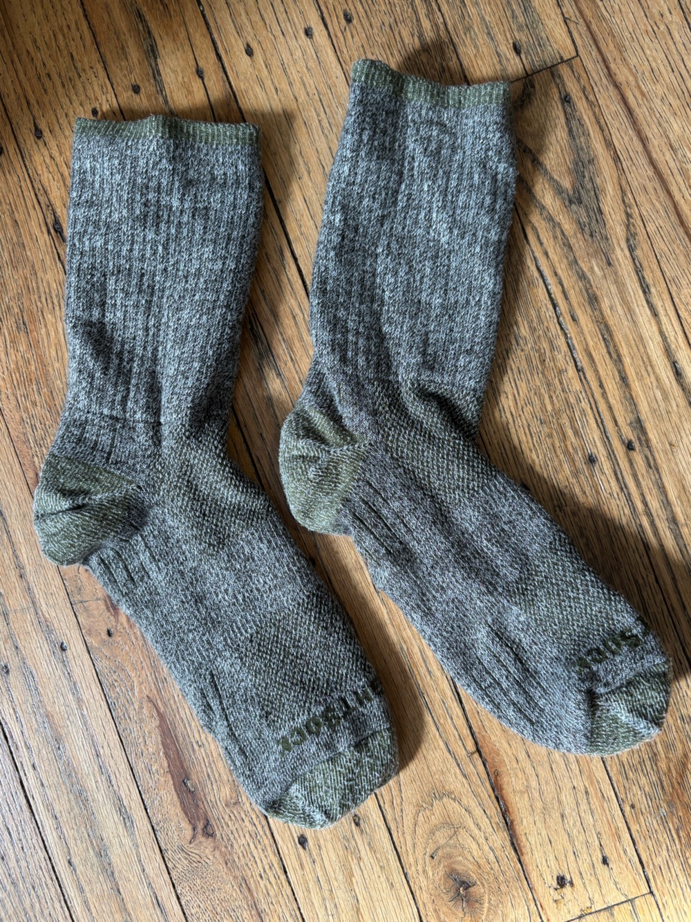 Casual Men's Green Crew Socks - Comfortable Everyday Wear
